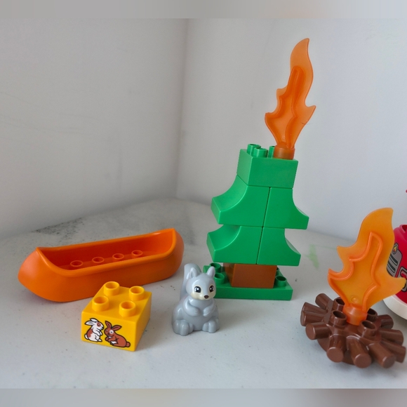 duplo lego firetruck set - Picture 2 of 3